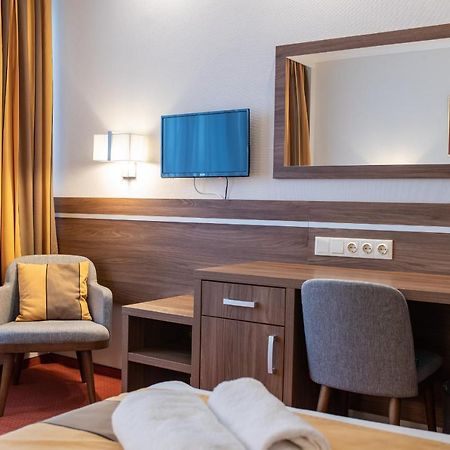Hotel Arpad Татабанья Экстерьер фото