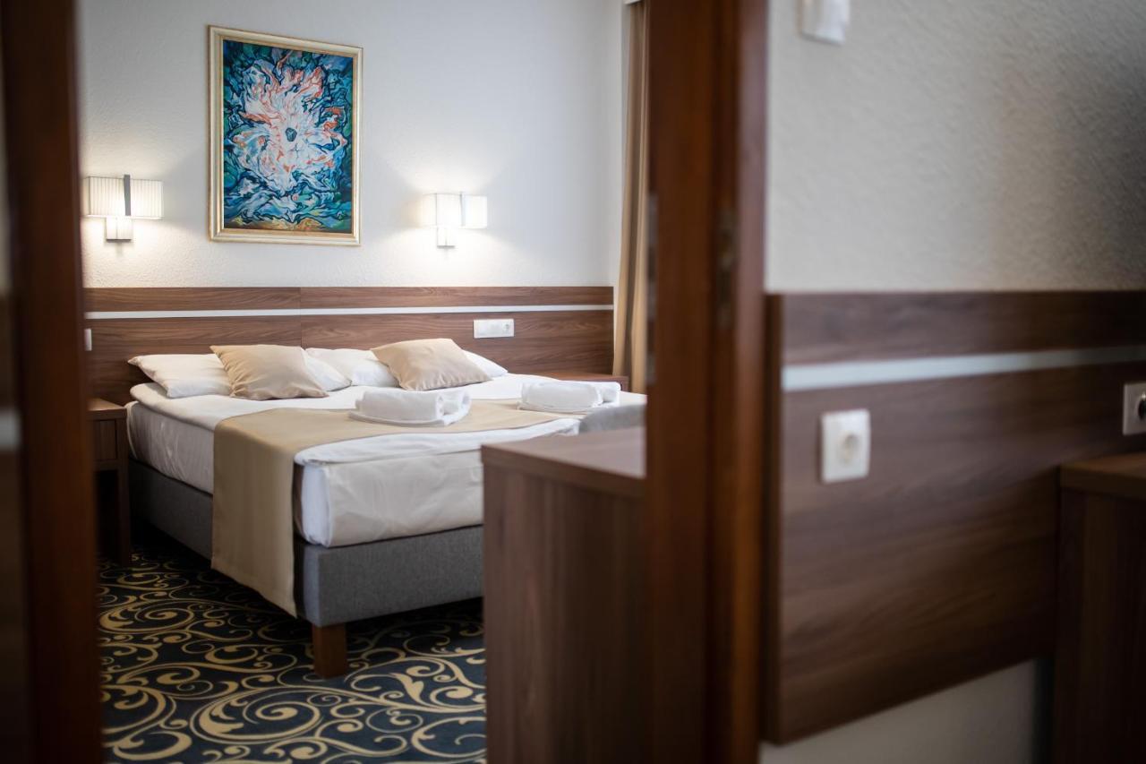 Hotel Arpad Татабанья Экстерьер фото